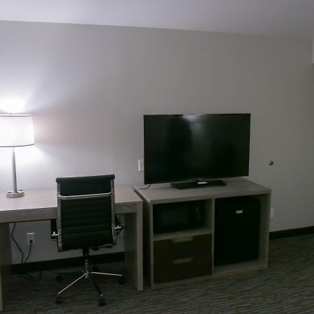 Wingate By Wyndham Louisville Airport Expo Center Exteriör bild