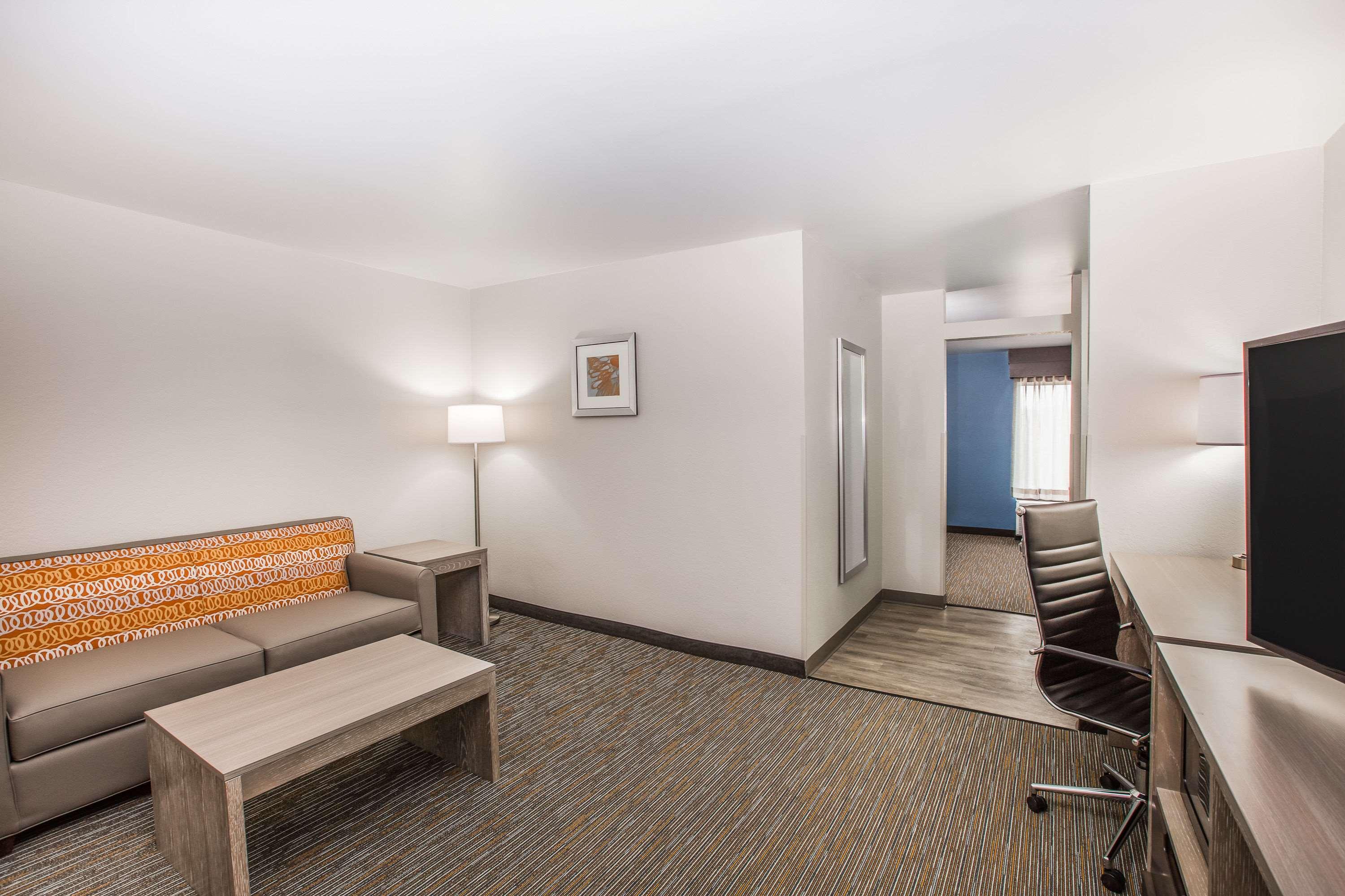 Wingate By Wyndham Louisville Airport Expo Center Exteriör bild