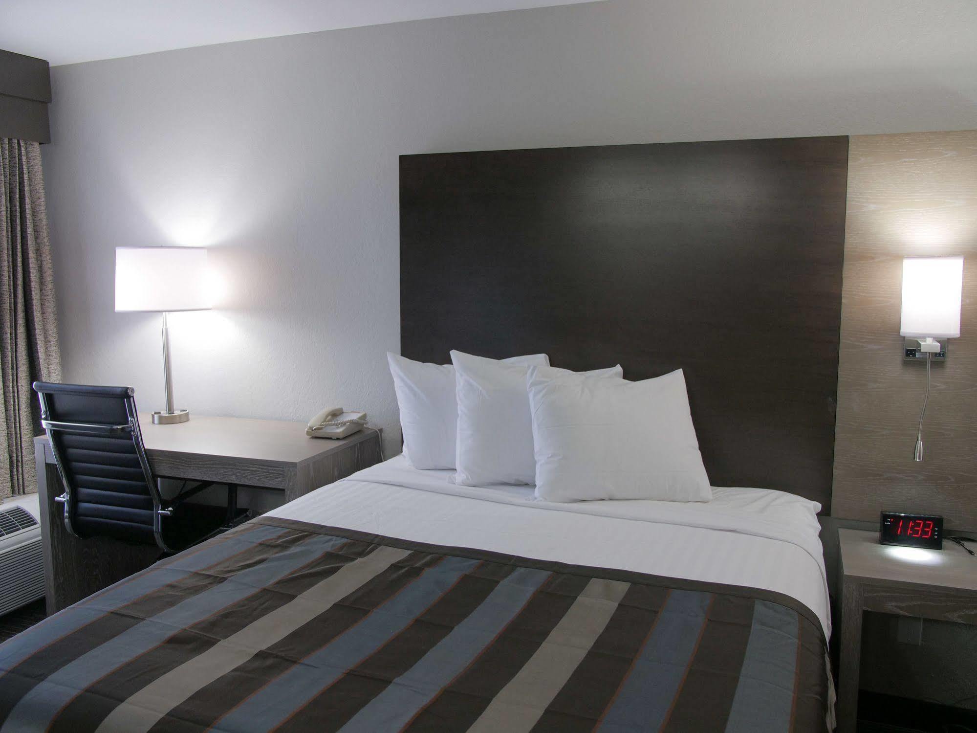 Wingate By Wyndham Louisville Airport Expo Center Exteriör bild