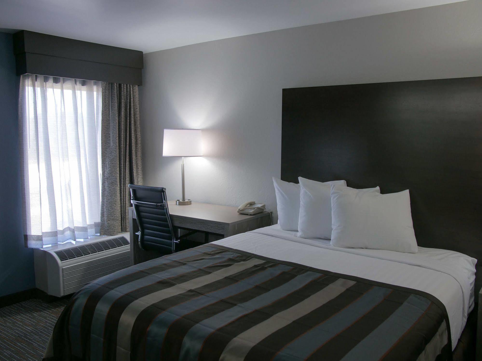 Wingate By Wyndham Louisville Airport Expo Center Exteriör bild